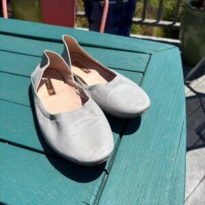Gucheng Gray Ballet Flats